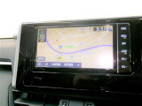 純正ナビを装備。タッチパネル式で使いやすく、お出かけもラクラクです。