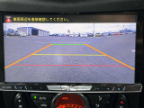 【サイドモニター】側方のカメラの映像がモニターに映し出すことができます!サイドの見えない死角や、障害物との距離感をしっかり確認することができます!駐車が苦手な方におすすめです。