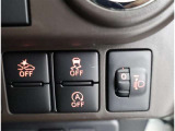 スタイリッシュなデザインのインパネ。各操作スイッチは使いやすい位置に配置されてます。