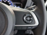 レーダークルーズコントロール(全車速追従機能付)付きです。車速に応じて追従支援してくれるので、ロングドライブも快適です。詳細は販売店スタッフまでおたずねください。