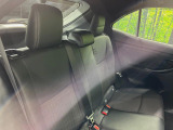 後部座席も気になるようなキズ・汚れやへたり等、大きなダメージはなく、良好な状態です。