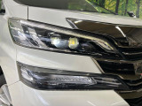 【LEDヘッドライト】悪天候や夜間走行時も良好な視界を確保し安心して運転できる高輝度LEDヘッドライトを装備!点灯速度が早く、消費電力も抑えられています。