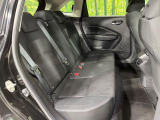 後部座席も気になるようなキズ・汚れやへたり等、大きなダメージはなく、良好な状態です。
