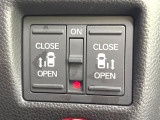 【両側パワースライドドア】スマートキーや運転席のスイッチで後席両側スライドドアの開閉が可能♪電動だから力を入れてドアを開ける必要が無く、小さなお子様でも簡単に開け閉めでき快適です♪