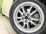 【15インチアルミホイール】外観にマッチしたアルミホイールを装着しております。各種アルミホイールや、スタッドレスタイヤも取扱いしております。是非ご相談ください♪