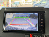 駐車時に便利なバックカメラを装備しています。