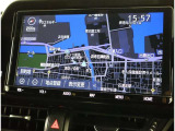 純正ナビを装備。タッチパネル式で使いやすく、お出かけもラクラクです。