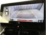 パノラミックビューモニター付きです。車両を上から見たような映像をディスプレイオーディオ画面に表示。運転席からの目視だけでは見にくい、車両周辺の状況をリアルタイムでしっかり確認できます。