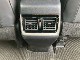 後席用にもエアコンの吹き出し口があり快適です。どの席に座っても快適なドライブが楽しめます♪