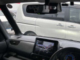 ディーラーオプション『前+車室内ドライブレコーダー』装備。表示はナビのモニター画面で行います。