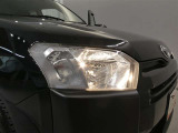 ハロゲンヘッドライトです。デザイン性がよくとても明るいので、夜間の走行や悪天候でも安心です。しかも長寿命!