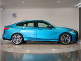 ☆BMWの前後重量配分50:50はエンジン自体をフロントタイヤよりも後ろにずらし、通常はエンジンルーム内に搭載される重量物であるバッテリーをトランクに移動させるなどして実現されています☆