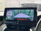 【パノラミックビューモニター】専用のカメラにより、上から見下ろしたような視点で360度クルマの周囲を確認することができます☆死角部分も確認しやすく、狭い場所での切り返しや駐車もスムーズに行えます。