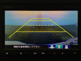 【バックカメラ】運転が苦手な方も車庫入れラクラクです!ギアをリバースに入れれば自動的に切り換わりますので、面倒な操作は不要です♪狭い駐車場もお車を傷つけず安心ですね!