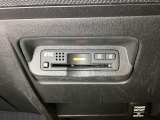 エアコンパネルの下にETCがついています。高速道路の料金所の通過も楽々です!。 カードの取り出しもしやすい場所についています。