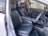 運転席もゆったりとお座り頂けます。