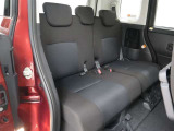 リアシートも厚く、長時間の移動もらくらくです!車種によってはラゲージスペースやトランクへのアクセスも可能!乗り心地・使い勝手共に充実です!!