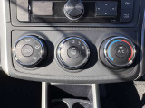 エアコンや風量の調整はダイヤル式です!運転中でも簡単に調整していただけます!