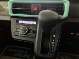 シフトレバーは扱いやすいインパネシフトです!オートエアコンも装備ですよ♪