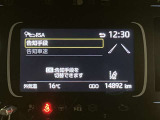 ロードサインアシスト付です。道路標識(制限速度)を検知しディスプレイに制限速度を表示してくれます。標識を見落としてもメーターパネルのディスプレイを見れば、今走っている道路の制限速度がわかります。