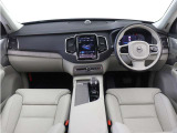 ボルボのフラッグシップモデル、プレミアム・7シーターSUV XC90。Googleを搭載し、ラグジュアリーを極めたSUVで、至福の時をお過ごしください。