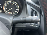 【オートライト(AUTO)】外の明るさをシステムが感知して、自動でヘッドライトが点灯します。ヘッドライトをつけ忘れを防ぐ便利機能です。