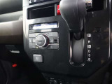 オートエアコン付きなので一度、温度を設定すれば自動的に過ごし易い温度に調整してくれますよ。車内をいつでも快適空間にしてくれます!