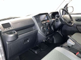 見通しのよいすっきりとした視界で、誰でも運転しやすいです。運転のしやすさは疲れにくさにも繋がりますよ♪
