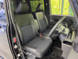 運転席シート廻りは使用感も少なく、良好な状態となっています。丁寧に使われていたことがよくわかりますね。