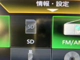 音楽SDカード入ります。