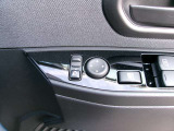 ドアミラーの鏡面の調節、格納は運転席からすべて操作できます!