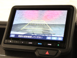 バックカメラが装備されており、後方の安全確認はもちろんのこと狭い場所での駐車や雨の日・夜間など視界の悪いコンディションでのストレスの軽減にもなります!