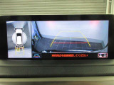 バックモニターで、駐車時に見えにくい後方をしっかり確認できます。