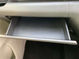 助手席側収納スペースです。