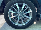 純正アルミホイールです。足元が引き立つので、車全体のイメージがアップしますよ!