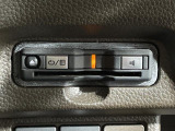 【ETC】有料道路を利用する際に料金所で停止することなく通過できる、ETC車載器(ノンストップ自動料金収受システム機器)が装備されています。セットアップを行うことで利用可能になります。