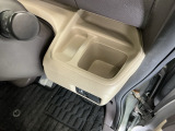 ドリンクホルダー/小物入れにもなって便利です