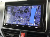 純正ナビを装備。タッチパネル式で使いやすく、お出かけもラクラクです。