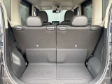 リヤシートを倒さなくても余裕の荷室★
