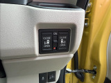 両側電動スライドドアです。リモコンや運転席スイッチ、ドアハンドルの操作で自動開閉。お子様を抱き抱えている時や荷物の多いときなどに便利です!!