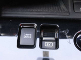 SPORT、ECO、STANDARDの3種類のドライブモードを設定。SPORTモードでは、より力強い加速を体感できます。また、SPORTとECOの両モードにもクリープを設定し、駐車場などでの速度調整をしやすくしています。