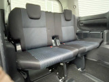 3列目シートはもちろん状態良好☆大人でもゆったりと座って頂けますので、大人数でのお出かけもラクラクです♪ご家族で、気の知れた仲間で、ドライブに行くのが楽しみですね♪