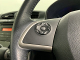 ステアリングにオーディオ操作スイッチが付いています。オーディオ画面に直接タッチしなくても操作が出来ますので、運転に集中できます。