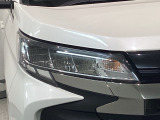 LEDヘッドライトは、点灯の瞬間から最大光量を発揮し、突然暗くなるトンネルなどでの安定感を高めます。