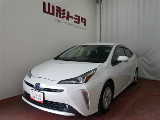 プリウス1.8 S セーフティ プラスII E-Four 4WD