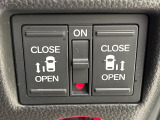 【両側パワースライドドア】スマートキーや運転席のスイッチで後席両側スライドドアの開閉が可能♪電動だから力を入れてドアを開ける必要が無く、小さなお子様でも簡単に開け閉めでき快適です♪