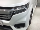LEDヘッドライトは、点灯の瞬間から最大光量を発揮し、突然暗くなるトンネルなどでの安定感を高めます。