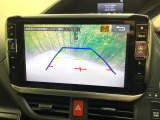 【バックカメラ】駐車時に後方がリアルタイム映像で確認できます。大型商業施設や立体駐車場での駐車時や、夜間のバック時に大活躍!運転スキルに関わらず、今や必須となった装備のひとつです!