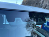 【衝突被害軽減ブレーキ】前方の車両や歩行者を検知し、ブザー音や表示によって警告!衝突の可能性が高まるとブレーキ踏力をアシストしてくれますが、あくまでもサポートですので運転手の判断・操作が大事です☆