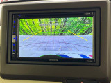 【バックカメラ】駐車時に後方がリアルタイム映像で確認できます。大型商業施設や立体駐車場での駐車時や、夜間のバック時に大活躍!運転スキルに関わらず、今や必須となった装備のひとつです!